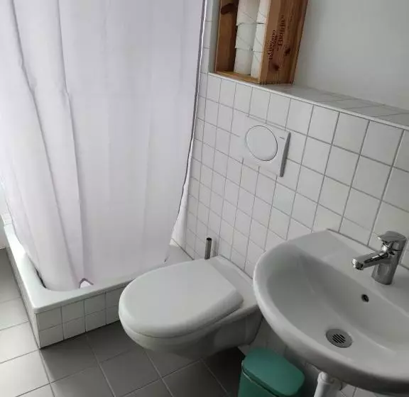 Retkeilymaja Gasthaus Crestasee