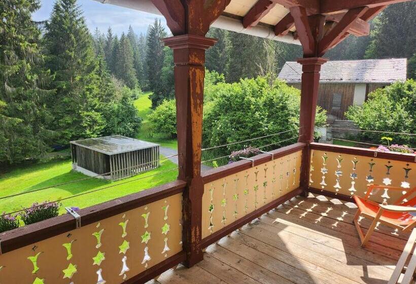 فندق صغير Gasthaus Crestasee