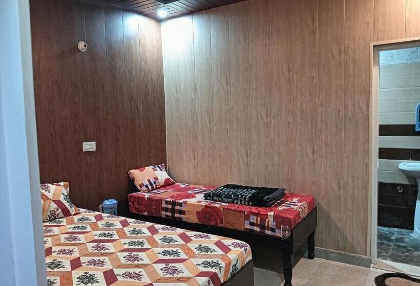 בית מלון כפרי Chauhan Brothers