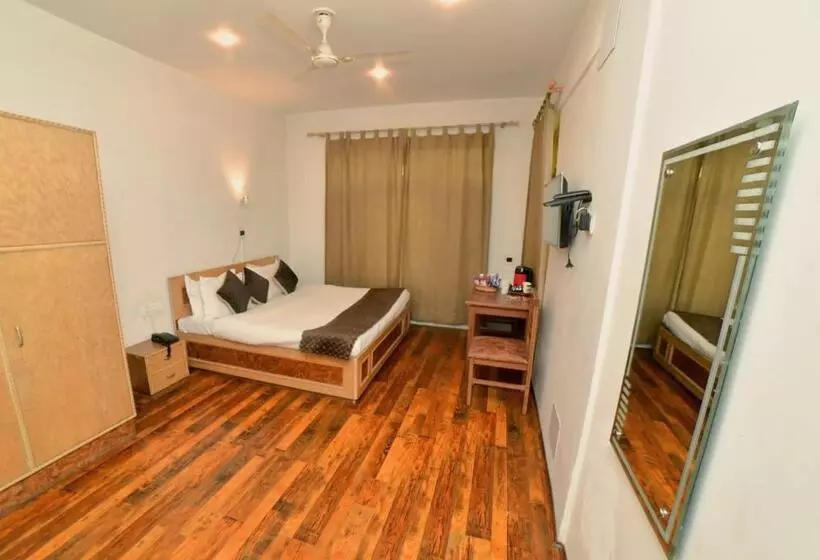 Hotelli Chinar Inn
