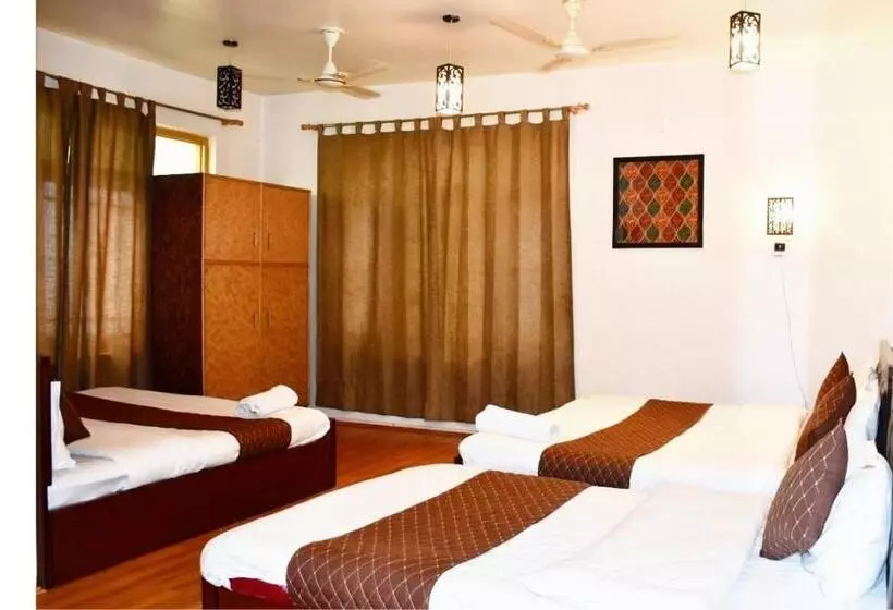 Hotelli Chinar Inn