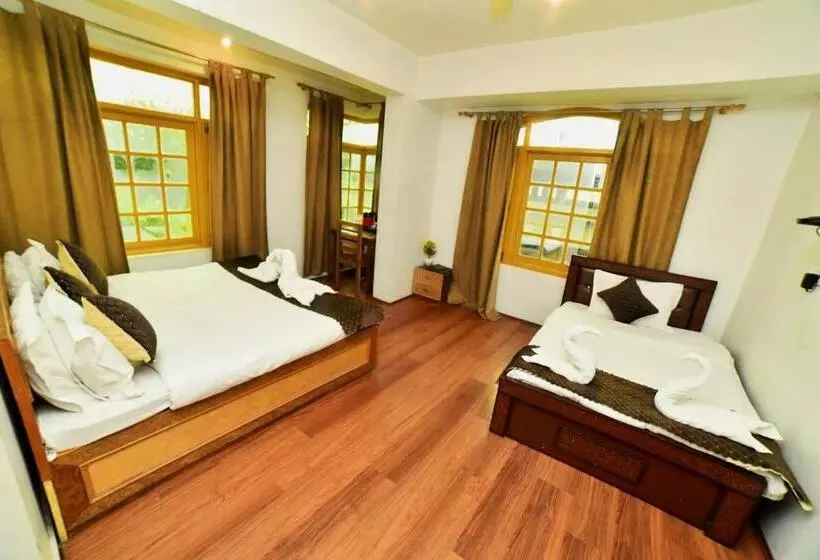 Hotelli Chinar Inn