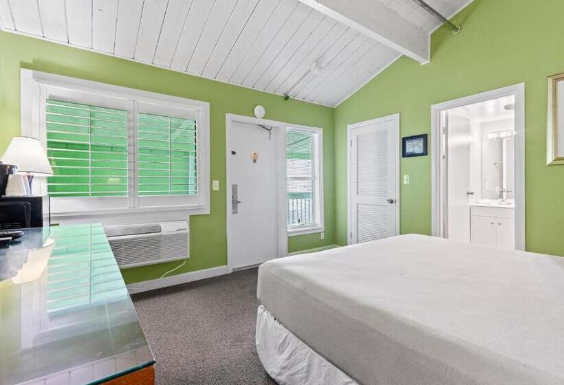 酒店 Oceanfront Inn Room #11  Standard Room   King Bed