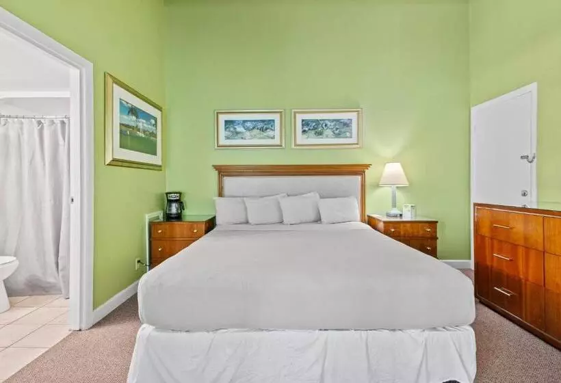ホテル Oceanfront Inn Room #11 Standard Room King Bed
