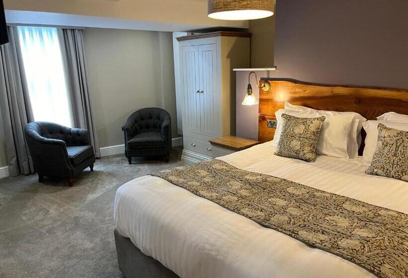 Отель The Castle Coaching Inn