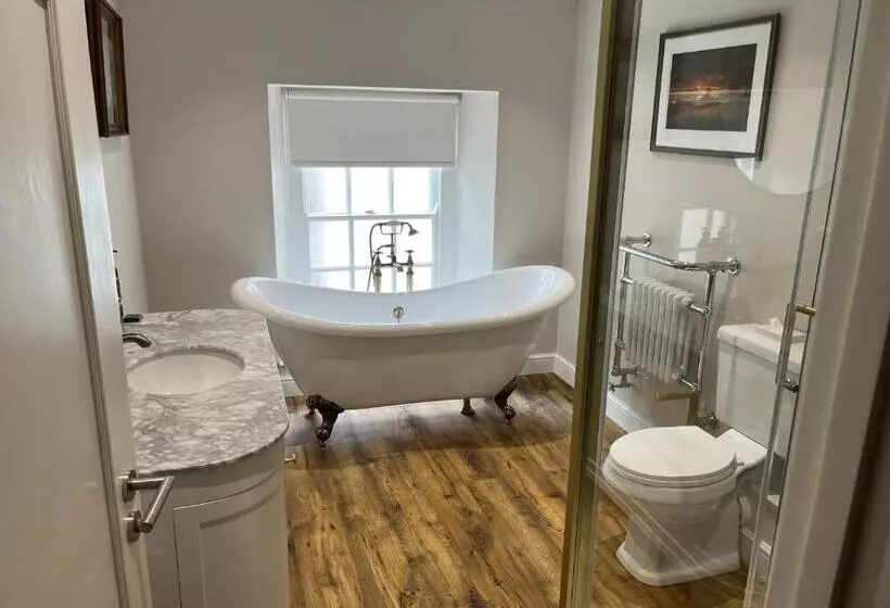 Hotelli The Castle Coaching Inn