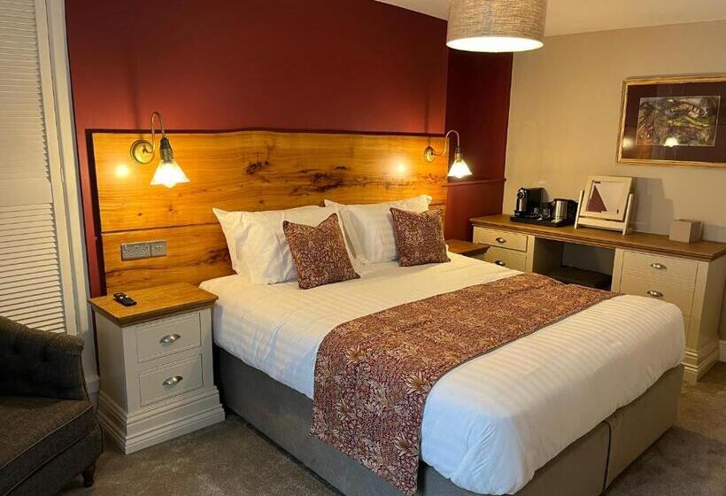 Отель The Castle Coaching Inn