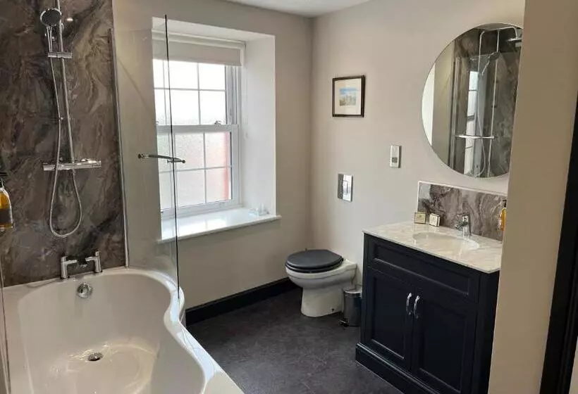 Hotelli The Castle Coaching Inn