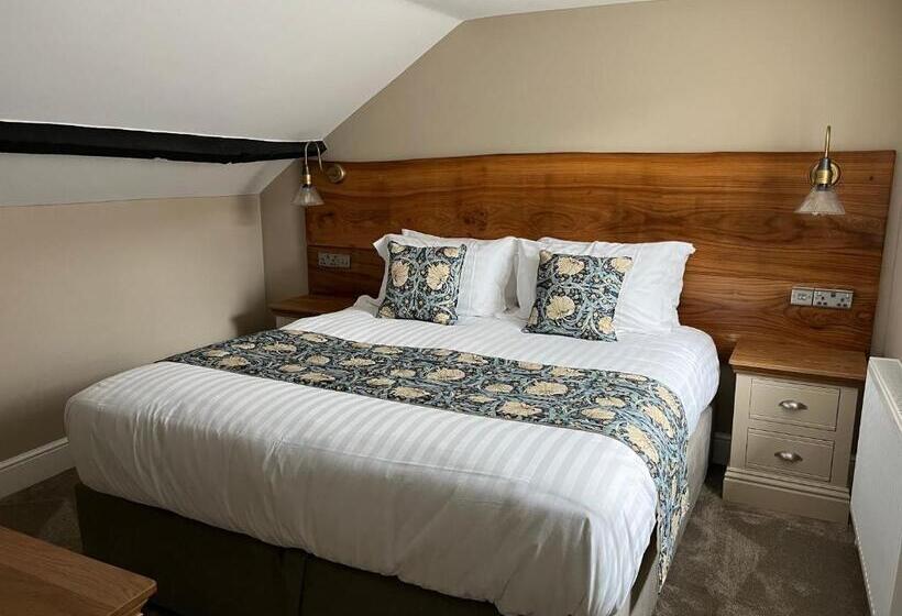 Отель The Castle Coaching Inn