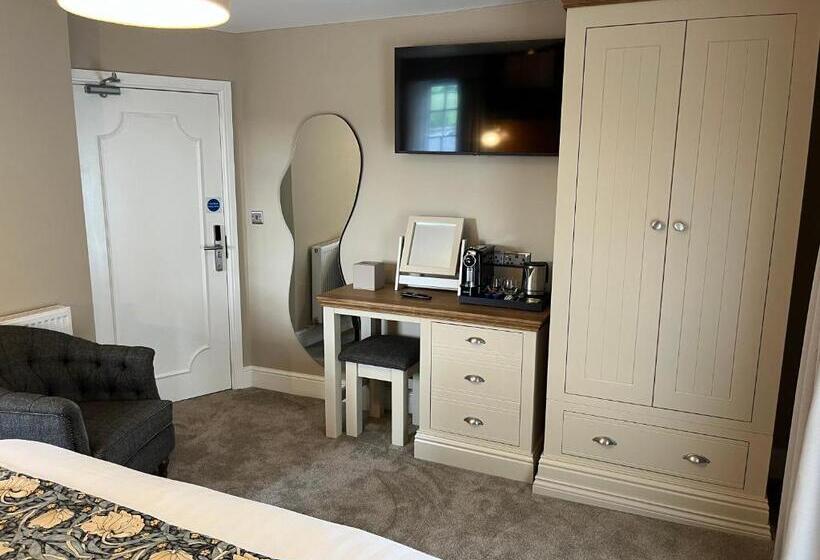 Отель The Castle Coaching Inn