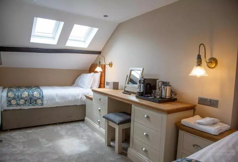 Hotelli The Castle Coaching Inn