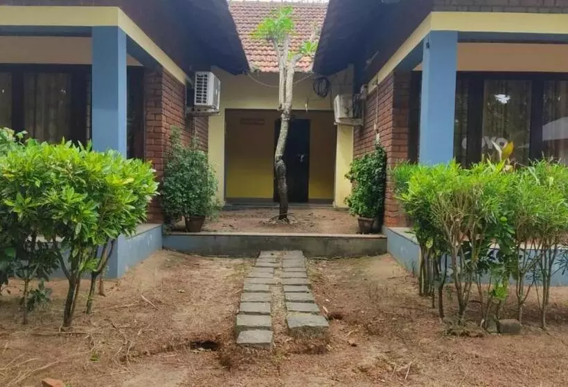 ホテル Zoz Alappuzha