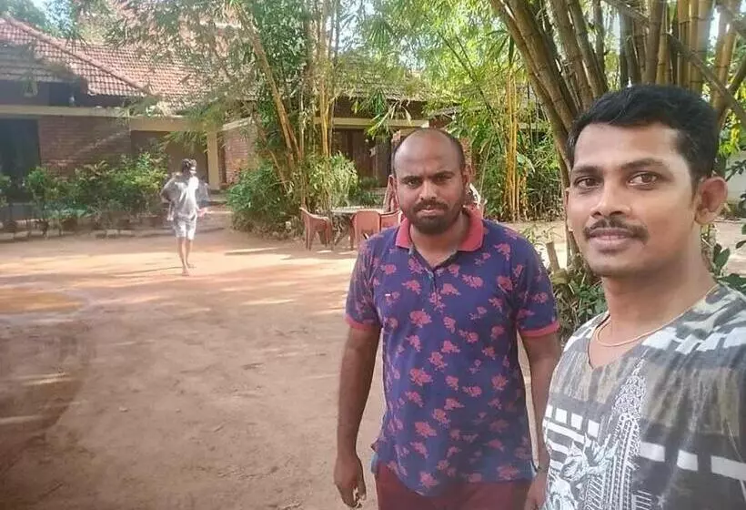 ホテル Zoz Alappuzha