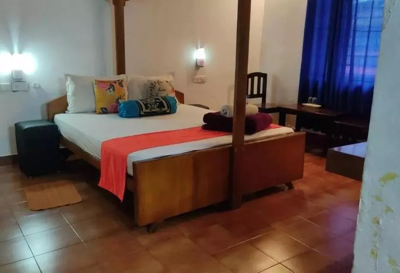 ホテル Zoz Alappuzha