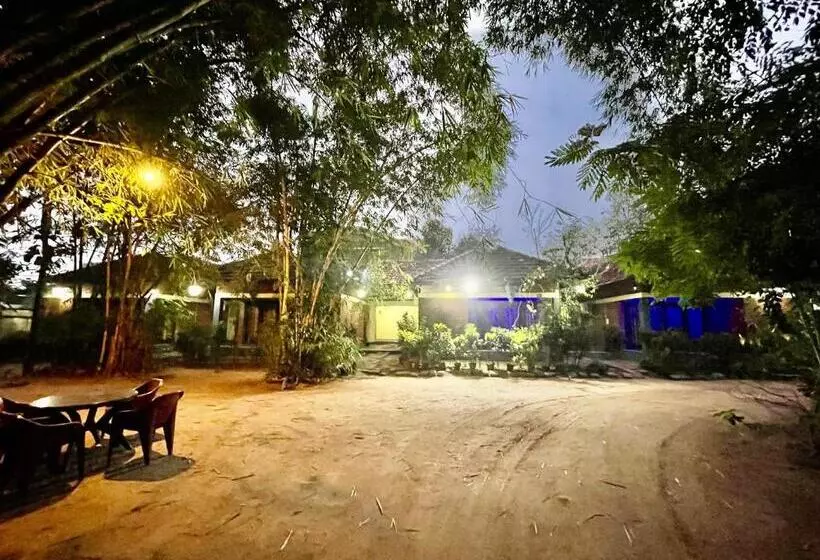 ホテル Zoz Alappuzha
