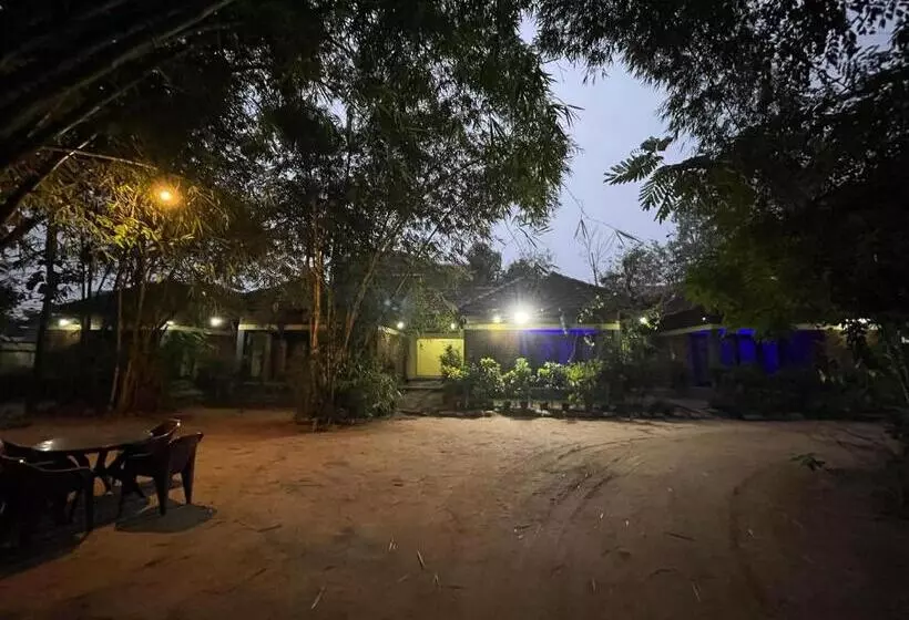 ホテル Zoz Alappuzha