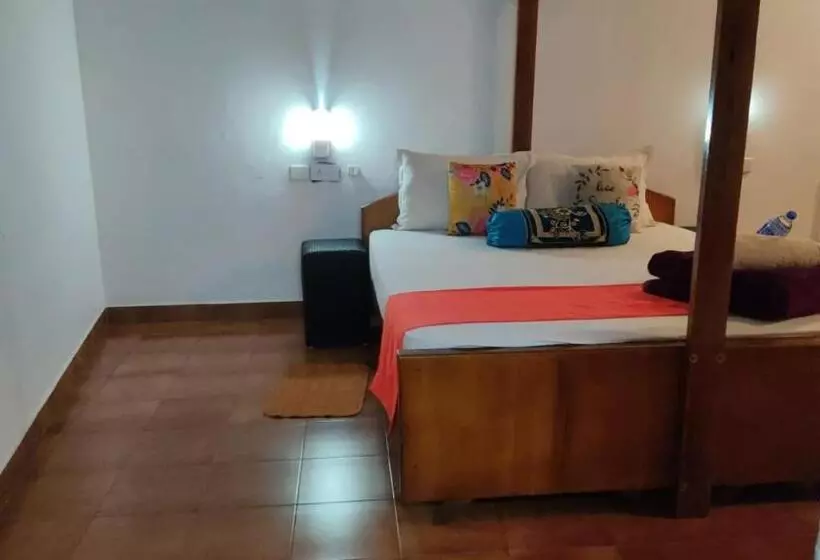 ホテル Zoz Alappuzha