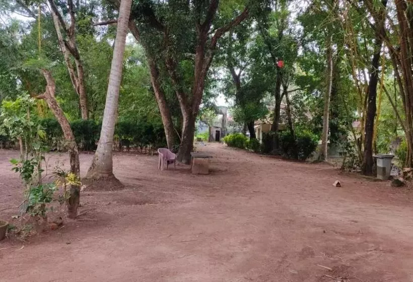 ホテル Zoz Alappuzha