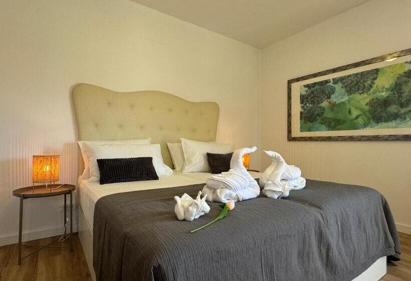 پانسیون Aomo Art Space Hostel