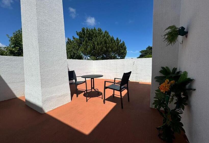 پانسیون Aomo Art Space Hostel