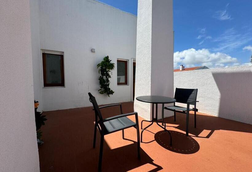 پانسیون Aomo Art Space Hostel