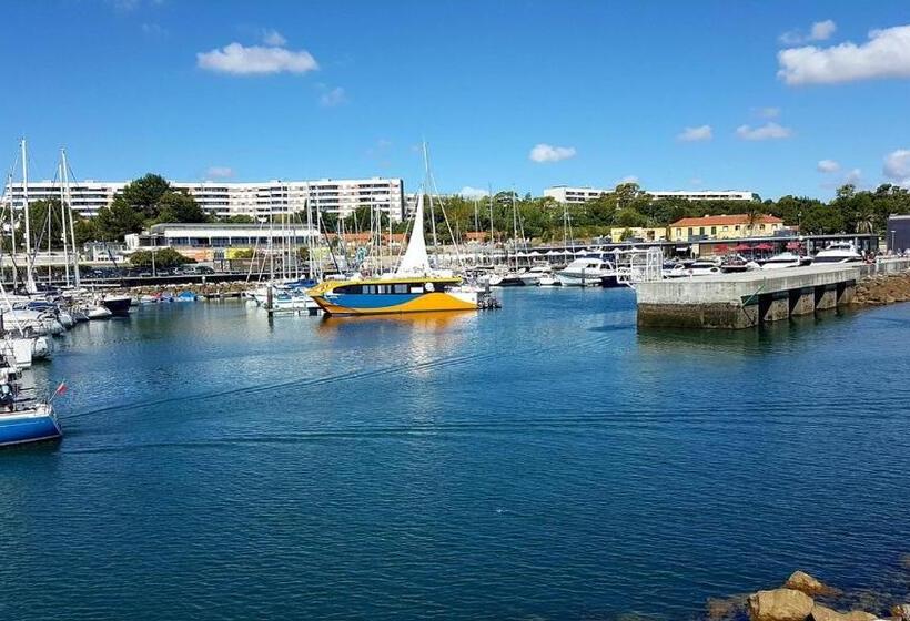 پانسیون Aomo Art Space Hostel