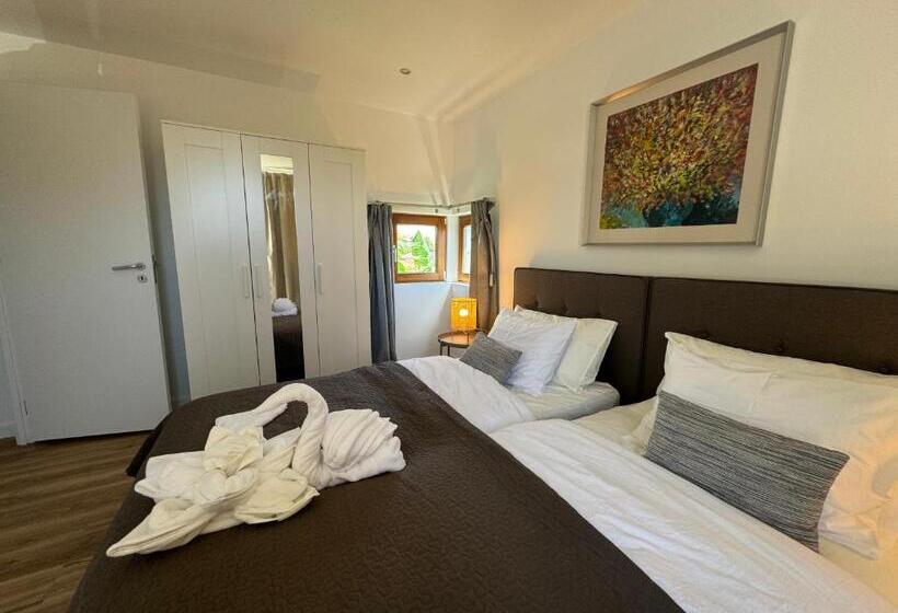 پانسیون Aomo Art Space Hostel