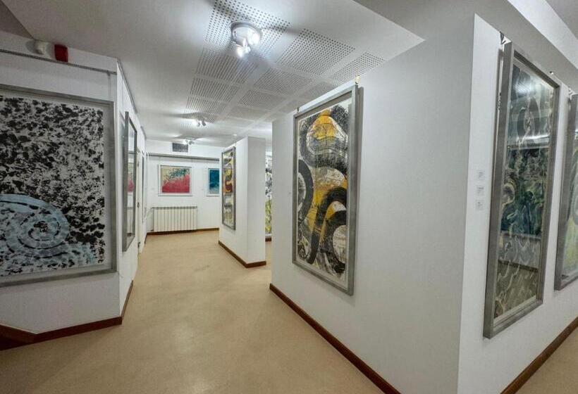 پانسیون Aomo Art Space Hostel