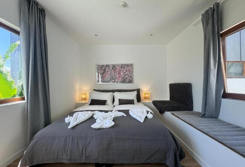 پانسیون Aomo Art Space Hostel