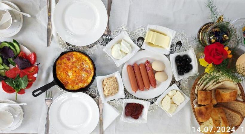 پانسیون Kuki House