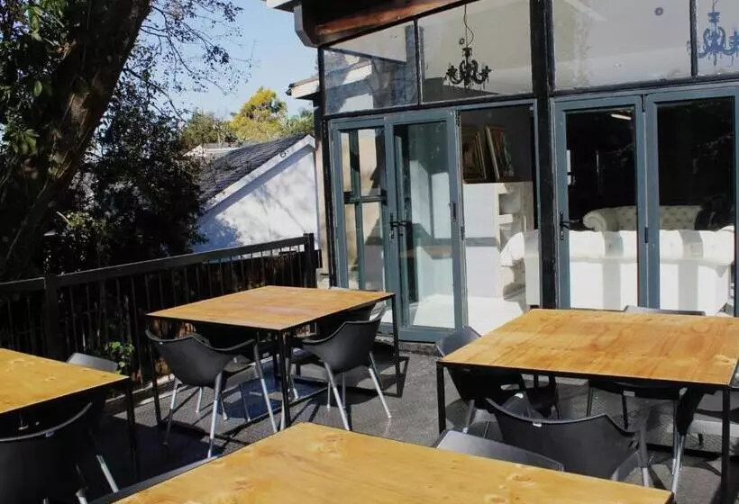 پانسیون Montrose Guesthouse