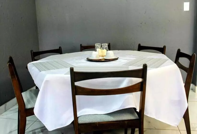 پانسیون Montrose Guesthouse