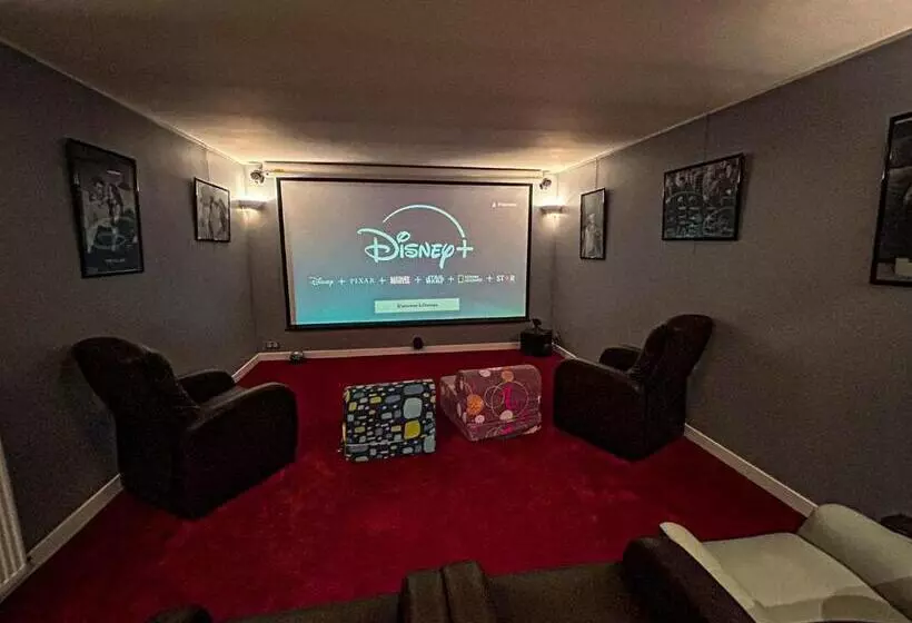 ペンション Refuge élégance   Spacieux, Cinéma, Billard
