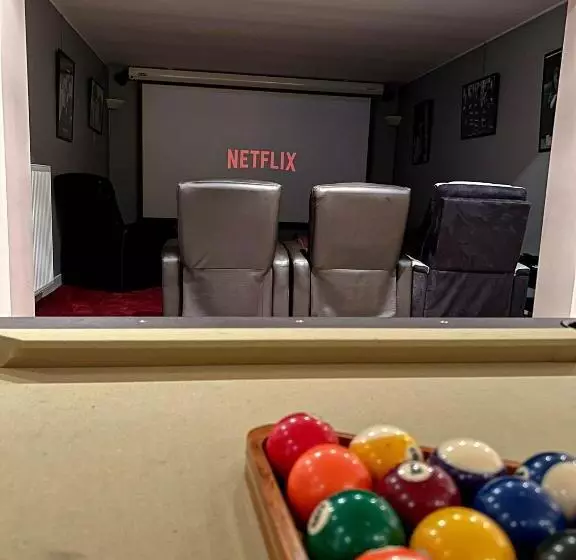 ペンション Refuge élégance   Spacieux, Cinéma, Billard