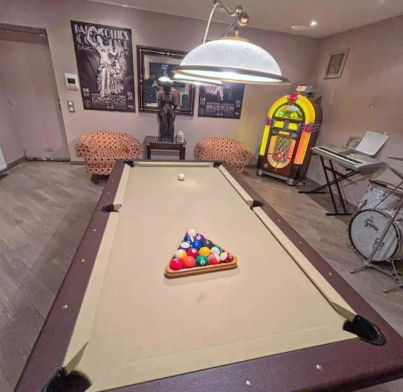 ペンション Refuge élégance   Spacieux, Cinéma, Billard
