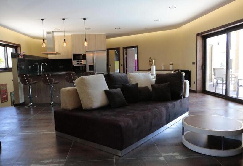 پانسیون Room Audrey Hepburn