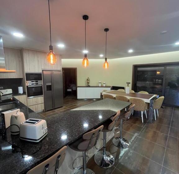 پانسیون Room Audrey Hepburn