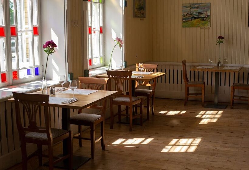 تختخواب و صبحانه Kuursaal Guesthouse