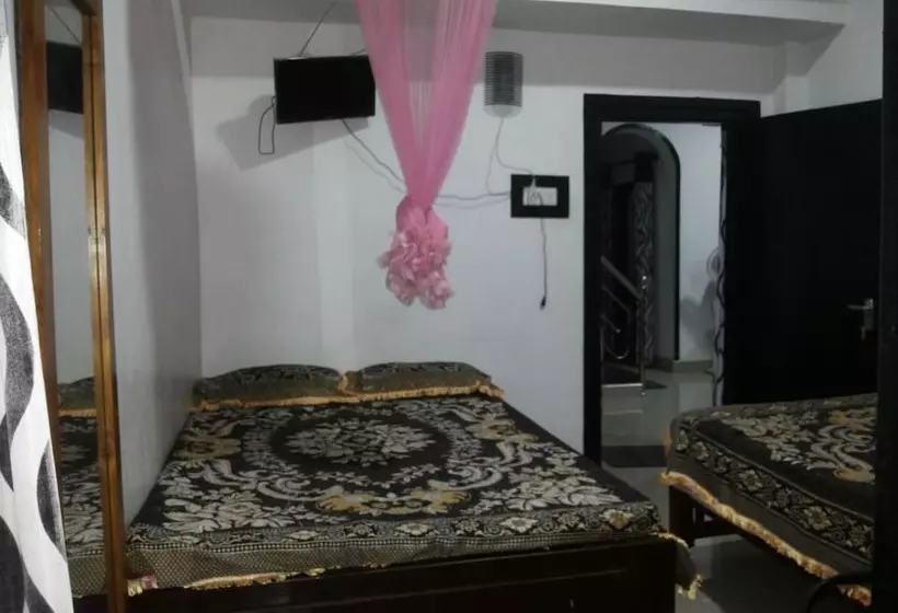 Bed & Breakfast White Home