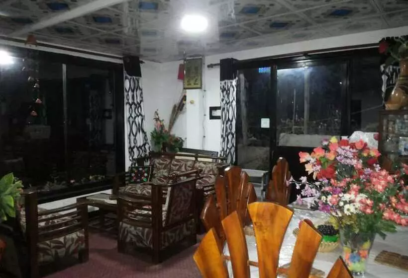 Bed & Breakfast White Home