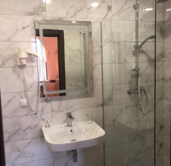 Premier Hotel Shafran