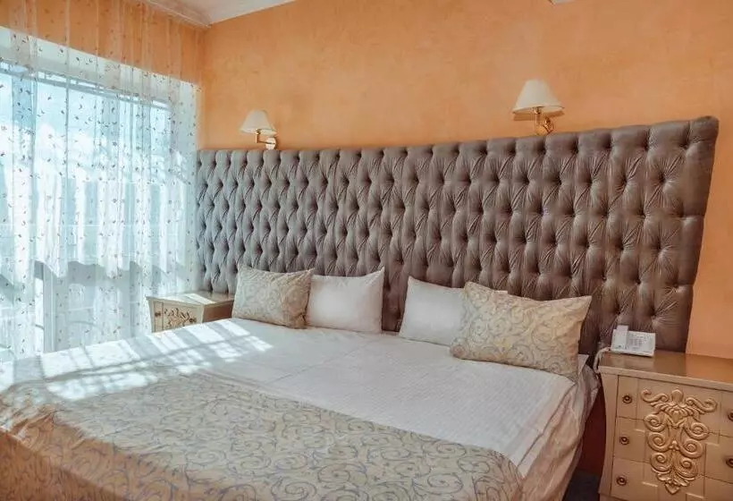 Premier Hotel Shafran