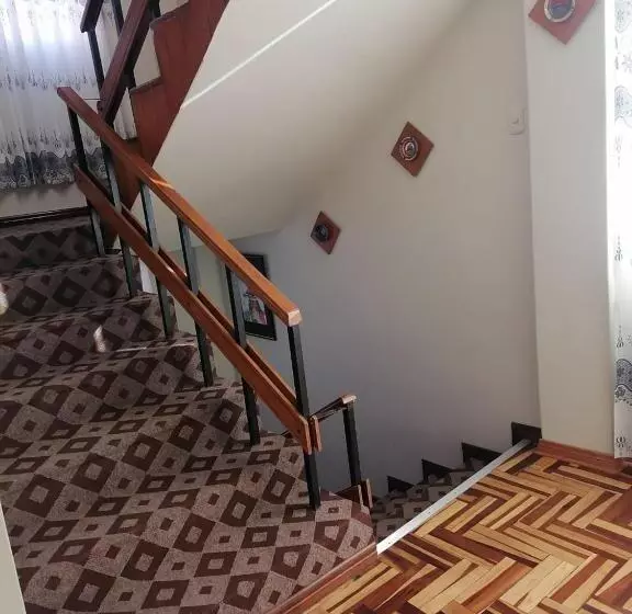 تختخواب و صبحانه Hostal San Antonio Inn