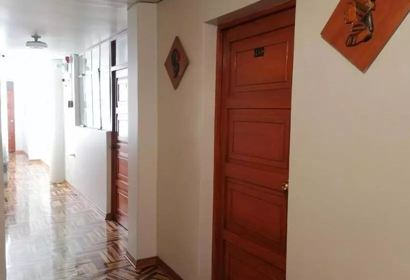 تختخواب و صبحانه Hostal San Antonio Inn
