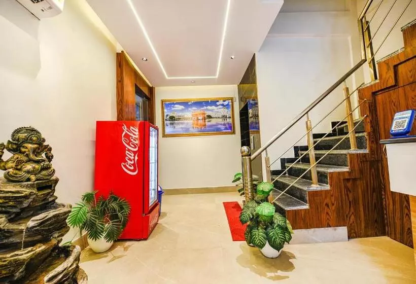 Fabhotel Midway
