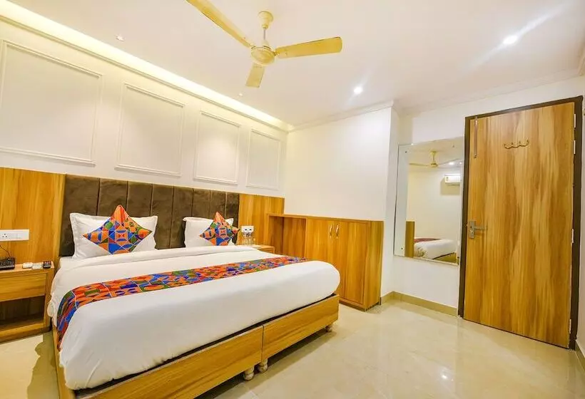 Fabhotel Midway