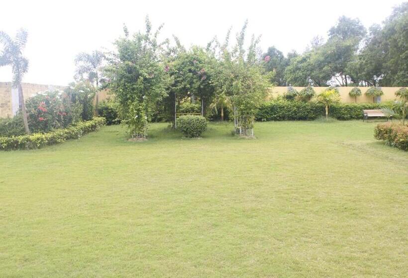 בית מלון כפרי Aspiring Resort