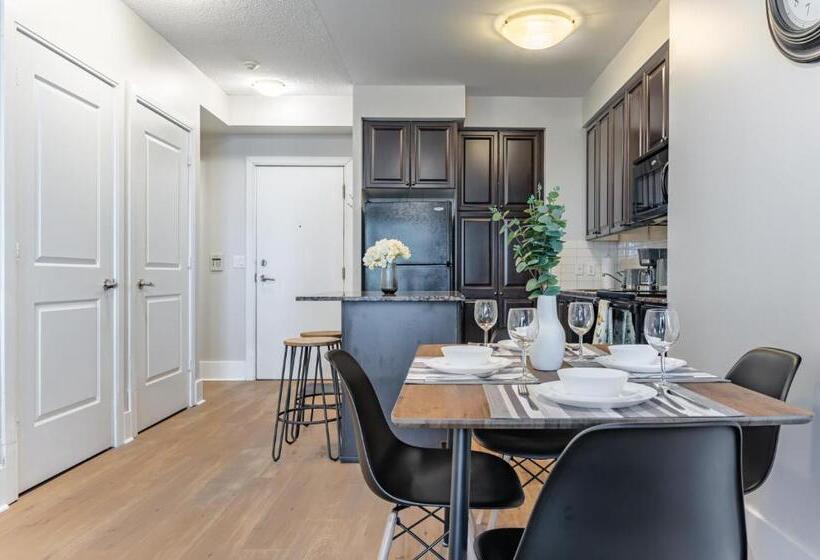 בית מלון כפרי Burnhamthorpe Residence