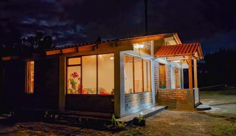 ホテル Evegreen Cotopaxi