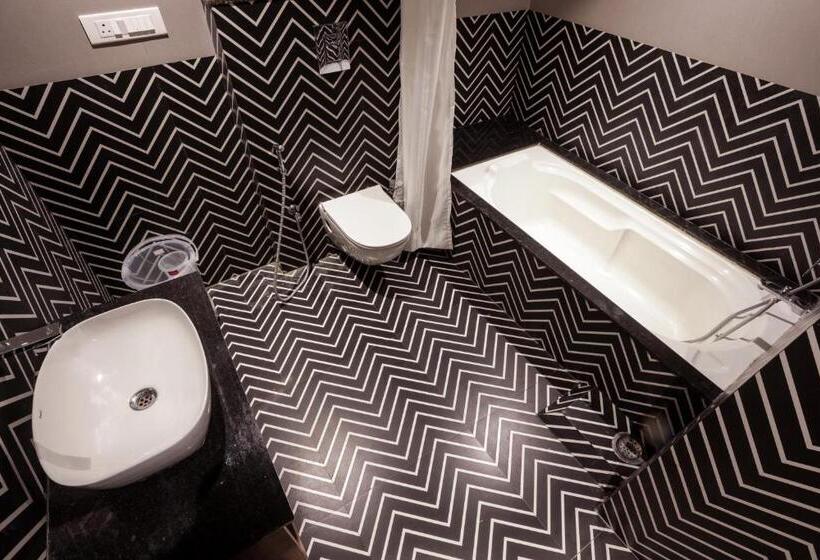 Shrigo Hotel Lake Metro